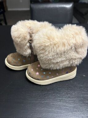 Cat & Jack Tan Faux-Fur Star Accent Kids Boots